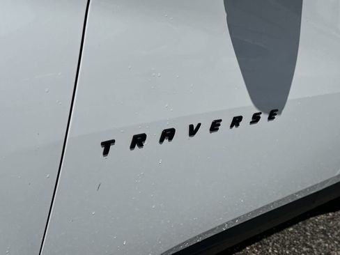 Used 2023 Chevrolet Traverse RS FWD image 15