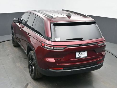 Used 2023 Jeep Grand Cherokee Altitude image 41