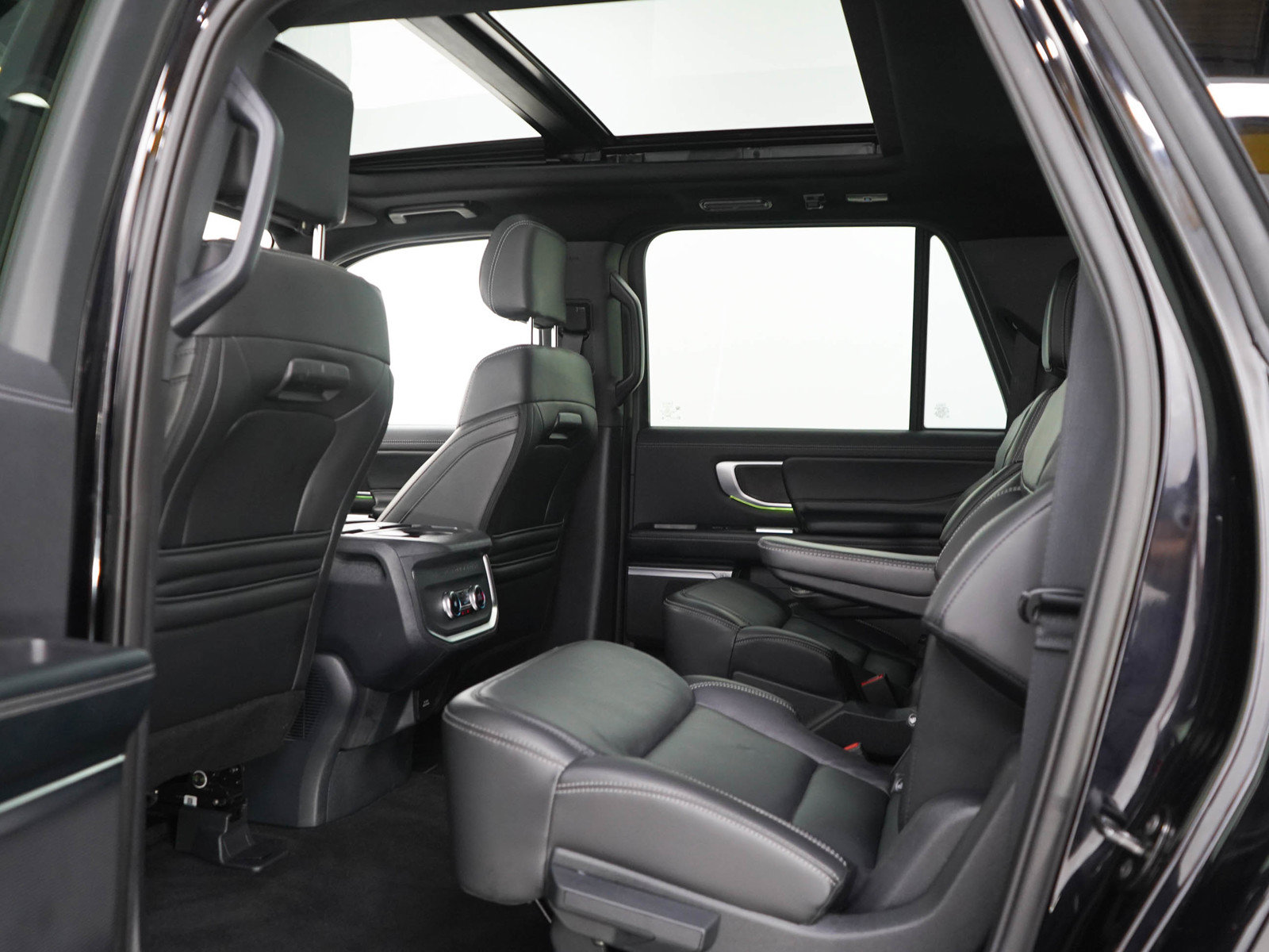 Used 2025 Ford Expedition Max Platinum w/ Stealth Appearance Package AWD/4WD image 21