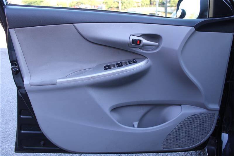 Used 2013 Toyota Corolla LE FWD image 11