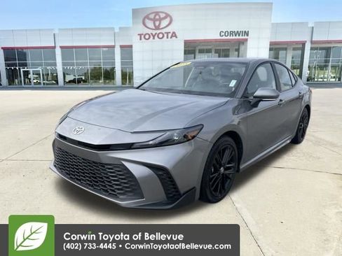 Used 2025 Toyota Camry SE image 7