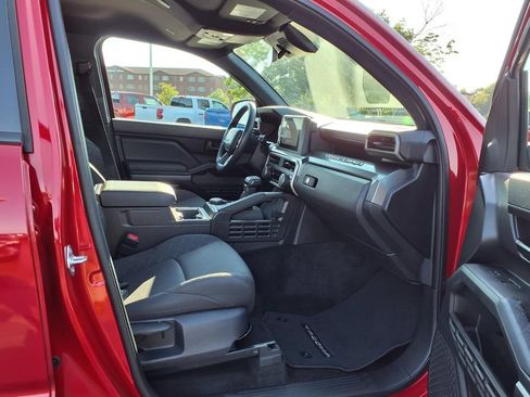 Used 2025 Toyota Tacoma SR5 AWD/4WD image 24
