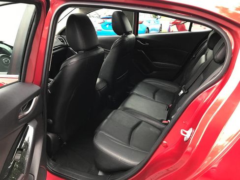 Used 2018 MAZDA MAZDA3 Grand Touring w/ Premium Equipment Package FWD image 10