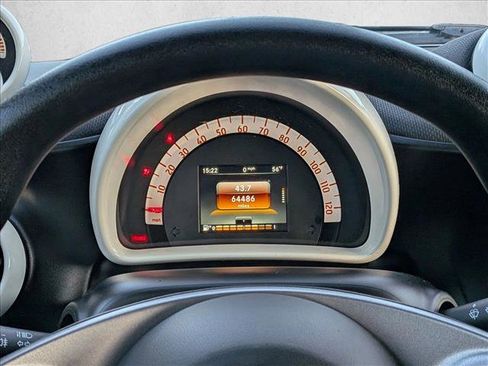 Used 2016 smart fortwo pure image 12