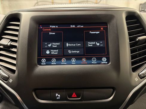 Used 2020 Jeep Cherokee Latitude Plus w/ Cold Weather Group AWD/4WD image 7