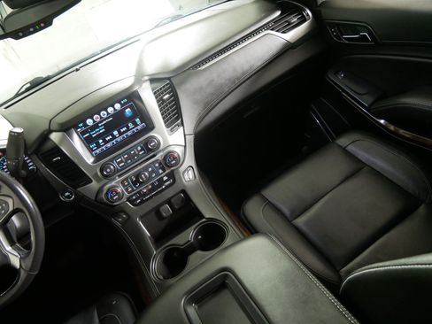 Used 2019 Chevrolet Tahoe LT w/ LT Signature Package AWD/4WD image 11
