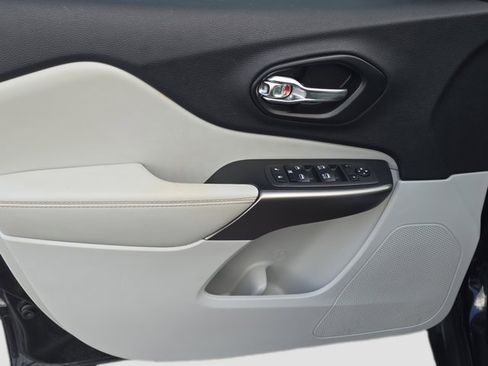 Used 2022 Jeep Cherokee Latitude Lux image 16