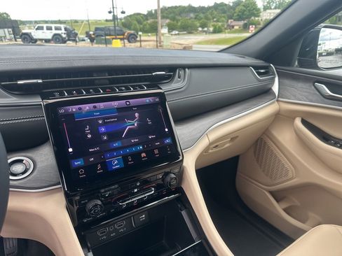 New 2025 Jeep Grand Cherokee L Limited image 38