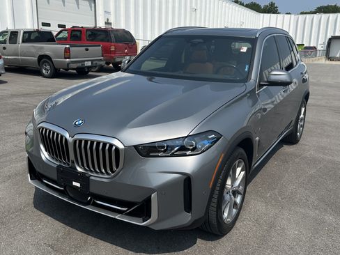 Used 2025 BMW X5 xDrive50e w/ Climate Comfort Package AWD/4WD image 5