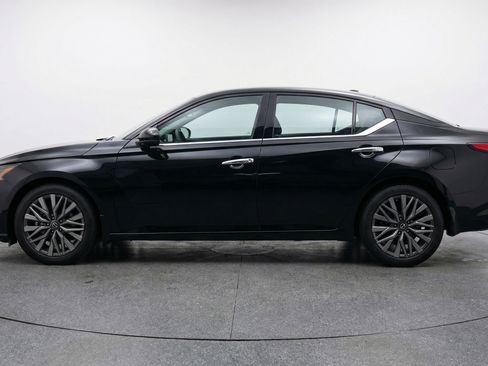 Used 2025 Nissan Altima 2.5 SV image 5