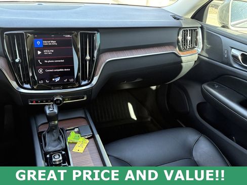Used 2021 Volvo S60 T5 Momentum w/ Climate Package image 15