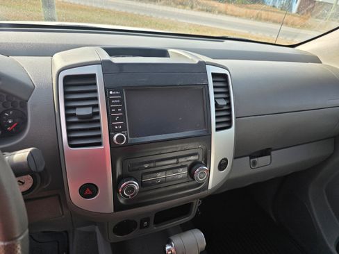 Used 2019 Nissan Frontier SV image 7