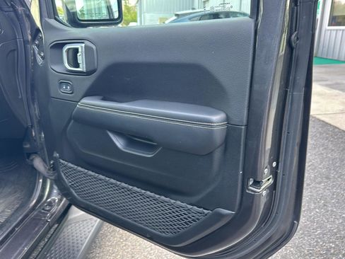 Used 2021 Jeep Gladiator Overland w/ Popular Equipment Package image 12