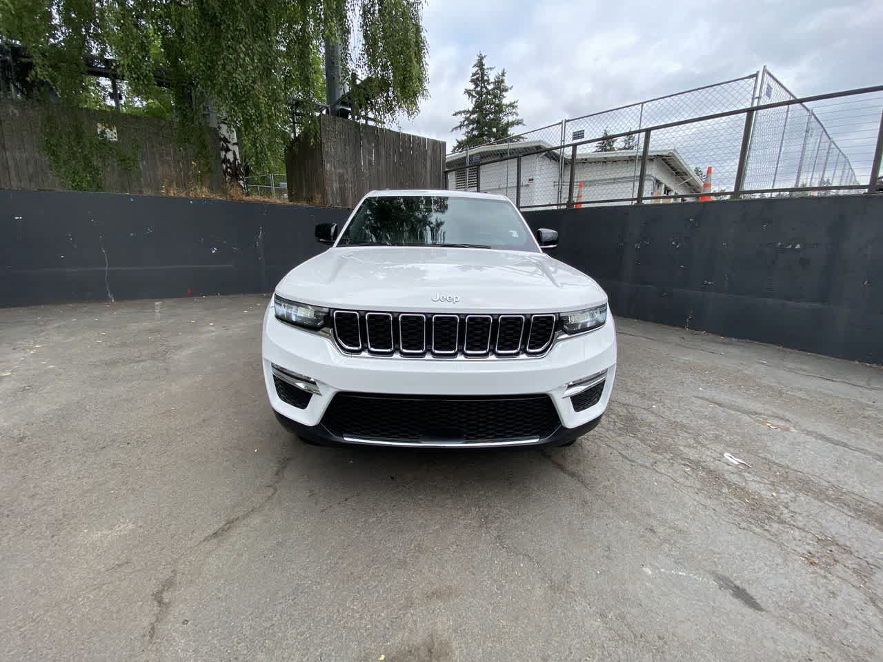 Used 2024 Jeep Grand Cherokee Limited 4xe AWD/4WD image 9