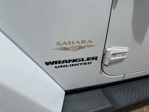 Used 2015 Jeep Wrangler Unlimited Sahara w/ Dual Top Group AWD/4WD image 7