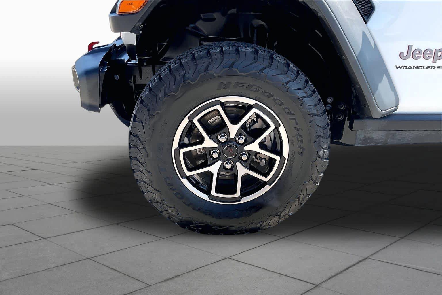 Used 2026 Jeep Wrangler Unlimited Rubicon AWD/4WD image 10