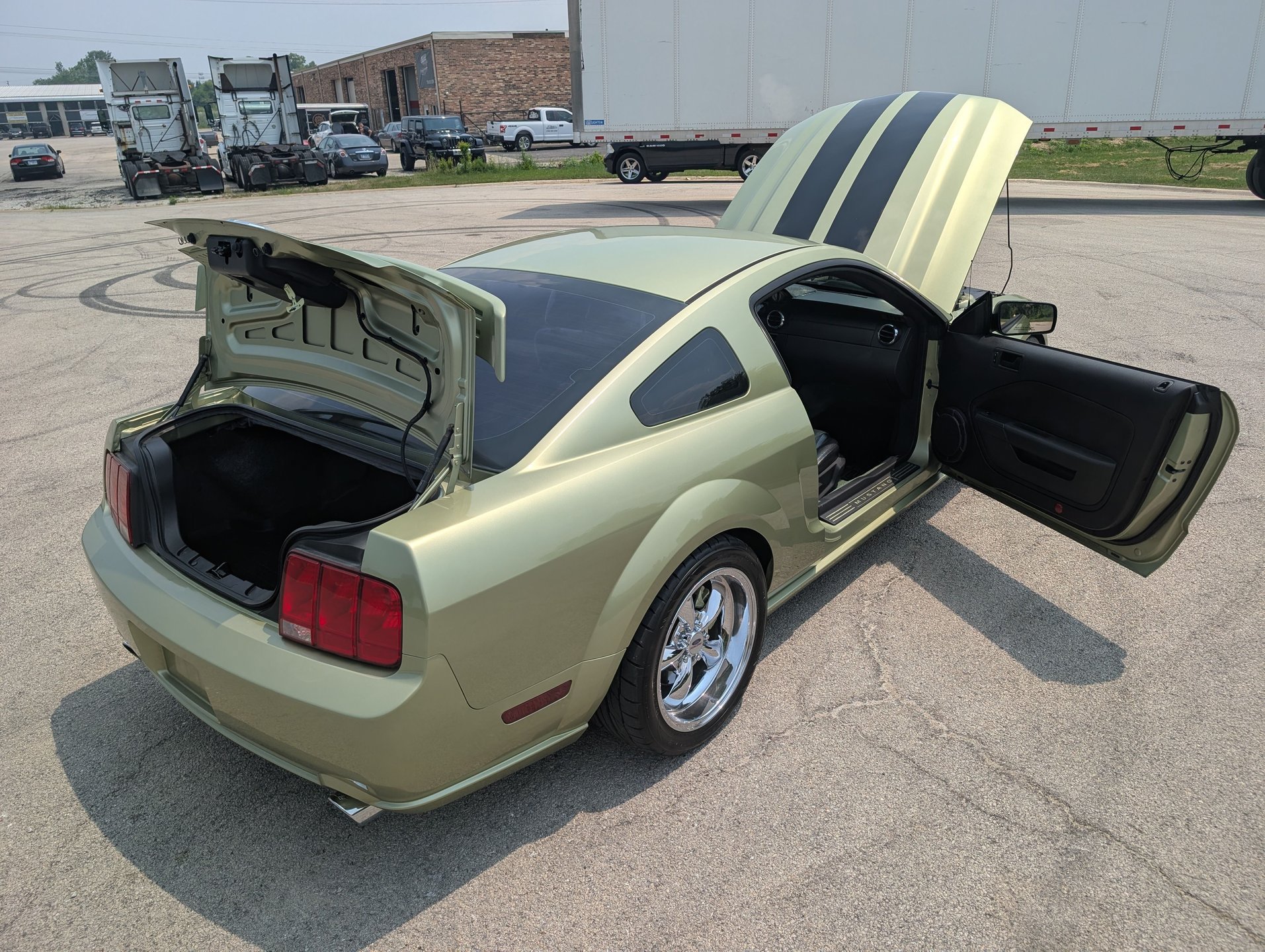 Used 2005 Ford Mustang GT Premium RWD image 41