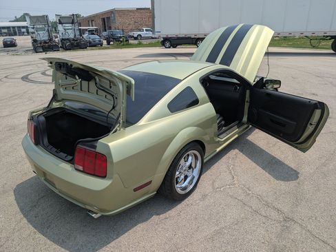 Used 2005 Ford Mustang GT Premium RWD image 41