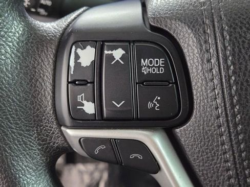 Used 2018 Toyota Highlander LE image 34