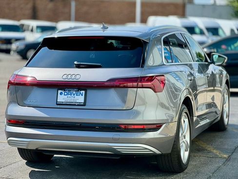 Used 2019 Audi e-tron Prestige w/ Prestige Package image 34