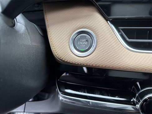 New 2025 Chevrolet Equinox ACTIV w/ Safety and Technology Package image 21