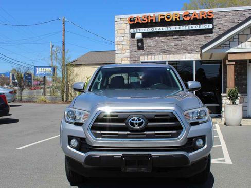 Used 2016 Toyota Tacoma SR5 w/ SR5 Appearance Package (SN) image 2
