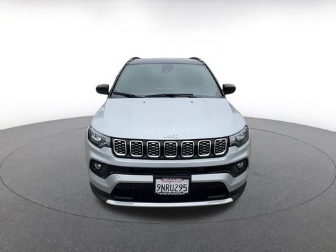 Used 2025 Jeep Compass Limited image 4