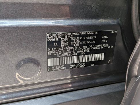 Used 2020 Toyota RAV4 XLE Premium AWD/4WD image 38