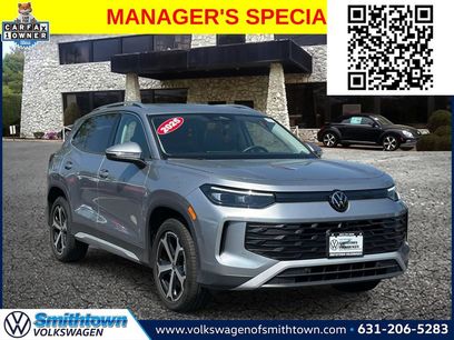 Used 2025 Volkswagen Tiguan SE w/ Panoramic Sunroof Package