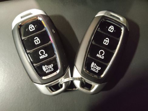 Used 2025 Hyundai Venue SEL FWD image 32