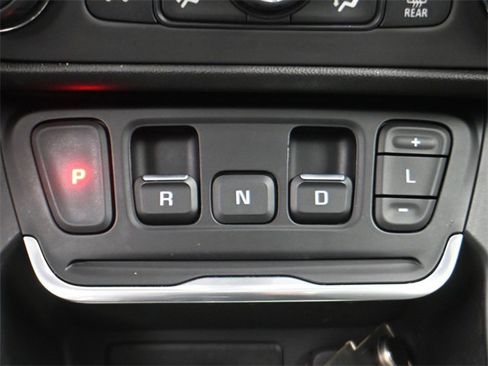 Used 2020 GMC Terrain SLE w/ Driver Convenience Package image 18