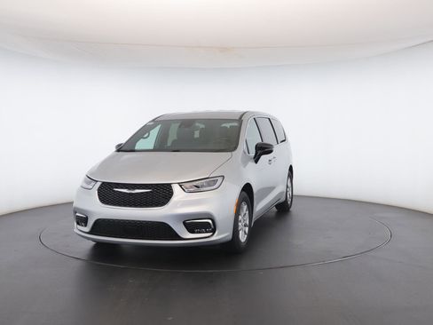 New 2026 Chrysler Pacifica Select image 36