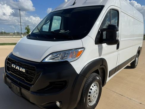 Used 2025 RAM ProMaster 2500 w/ Convenience Group image 11
