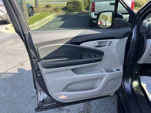 Used 2017 Honda Pilot Elite image 14