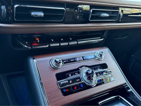 Used 2023 Lincoln Aviator Reserve w/ Equipment Group 201A image 14