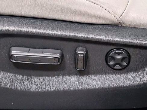 Used 2019 Honda CR-V Touring image 25