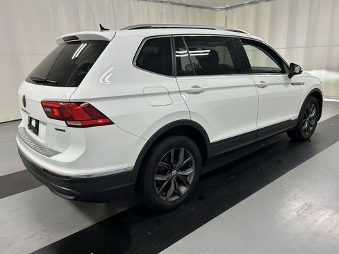 Certified 2022 Volkswagen Tiguan SE w/ Panoramic Sunroof Package image 2