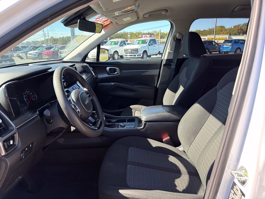 Used 2023 Kia Sorento LX FWD image 14