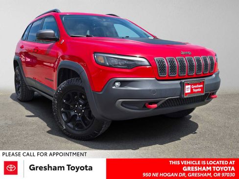 Used 2019 Jeep Cherokee Trailhawk w/ Comfort/Convenience Group AWD/4WD image 1