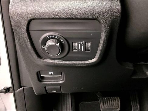Used 2024 Jeep Grand Cherokee Laredo w/ Luxury Tech Group I AWD/4WD image 35