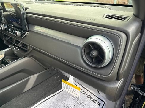 New 2026 Chevrolet Colorado LT w/ LT Convenience Package AWD/4WD image 11