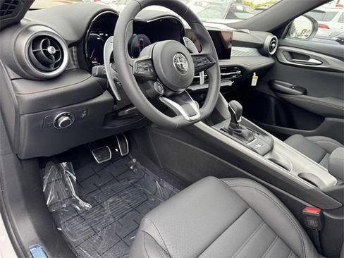 New 2025 Alfa Romeo Tonale w/ Premium Package image 12