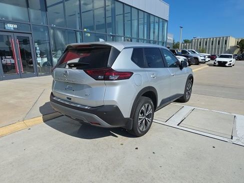 Used 2023 Nissan Rogue SV image 4