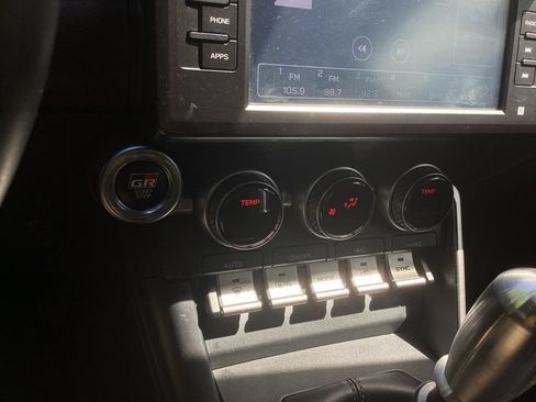 Used 2022 Toyota GR86 w/ ALL Weather Mat Package (TMS) RWD image 18
