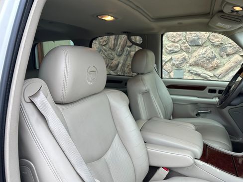 Used 2005 Cadillac Escalade AWD image 44