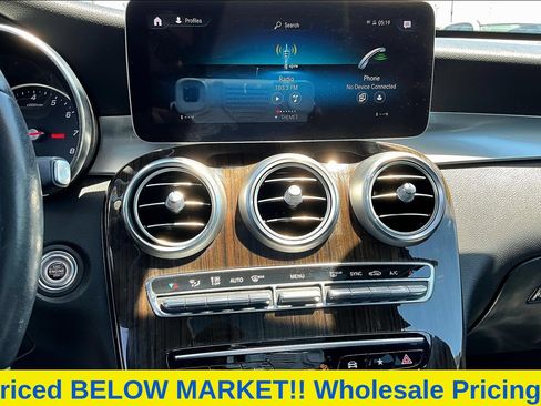 Used 2021 Mercedes-Benz GLC 300 w/ Premium Package image 18