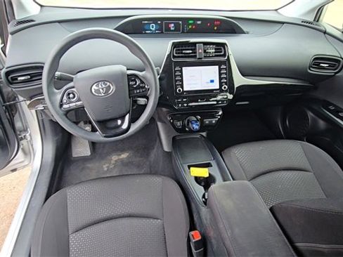 Used 2022 Toyota Prius LE image 18