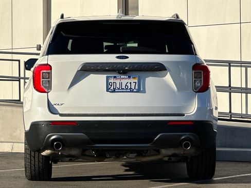 Used 2022 Ford Explorer XLT w/ Equipment Group 202A image 4