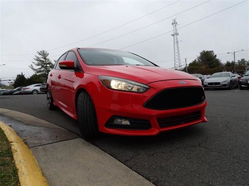 Used 2017 Ford Focus ST image 2
