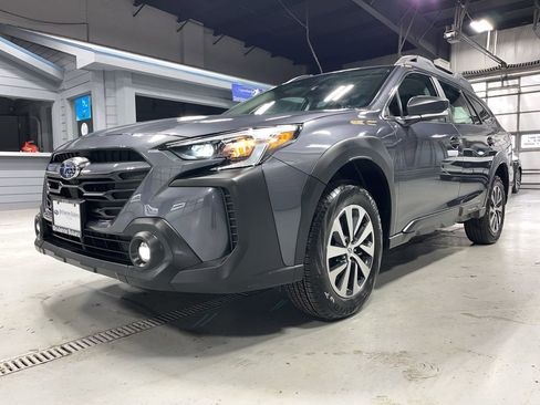 Certified 2025 Subaru Outback Base image 4